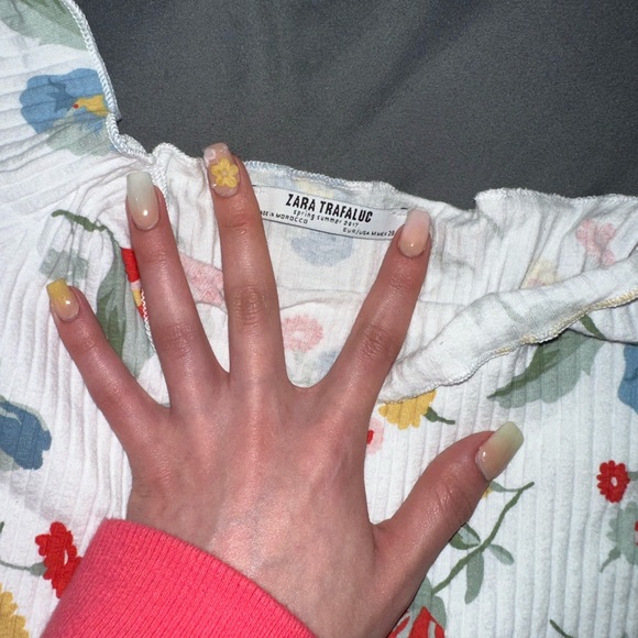 ZARA floral off shoulder shirt - Picture 3 of 4